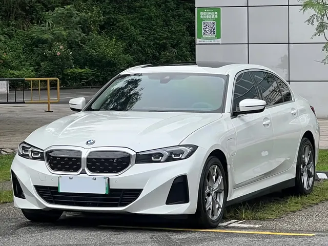 BMW i3 2022 eDrive 35 L