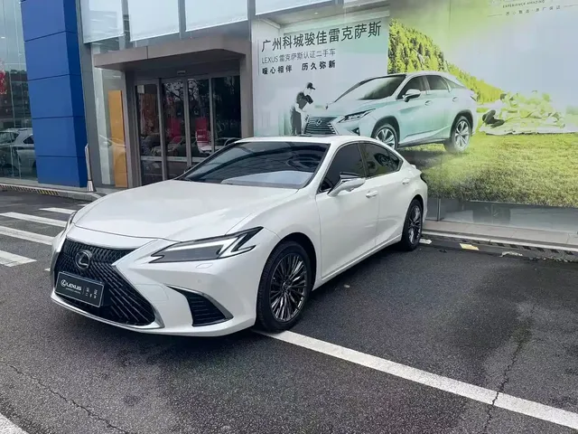 Lexus ES 2025 300h Ultimate Edition