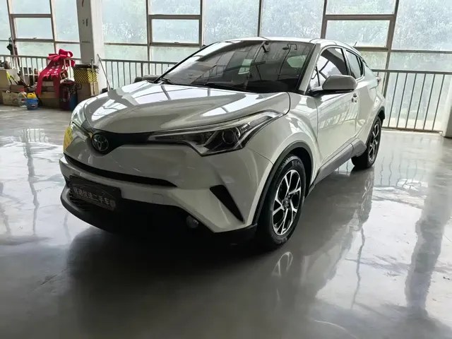 Toyota C-HR 2018 2.0L Leading Sunroof Edition V