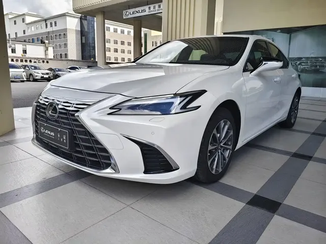 Lexus ES 2025 200 Ultimate Edition