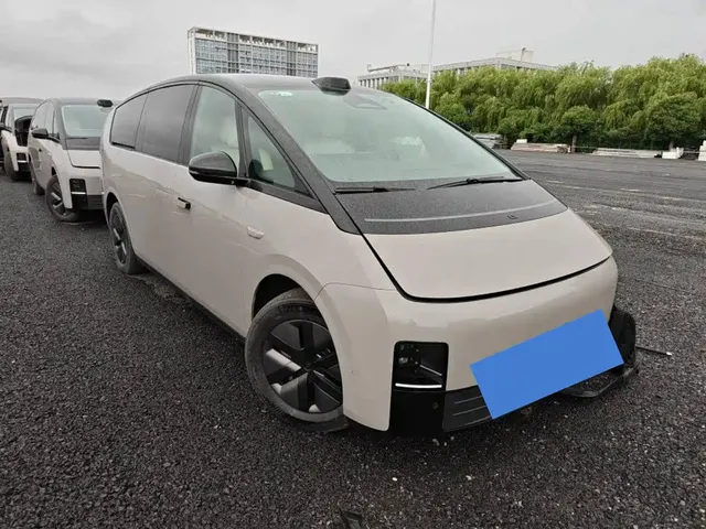 Li Auto MEGA 2024 Ultra