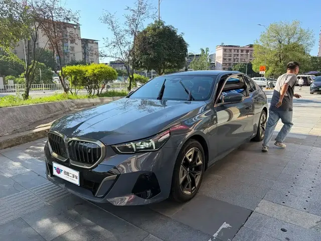 BMW i5 2024 eDrive 35L Premium Model M Sport Package