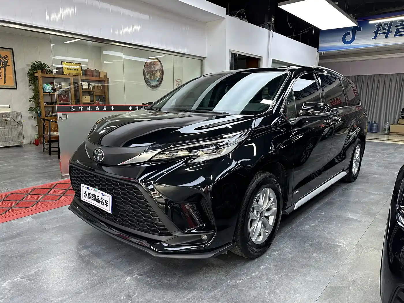 Toyota Granvia 2024 2.5L Hybrid Comfort