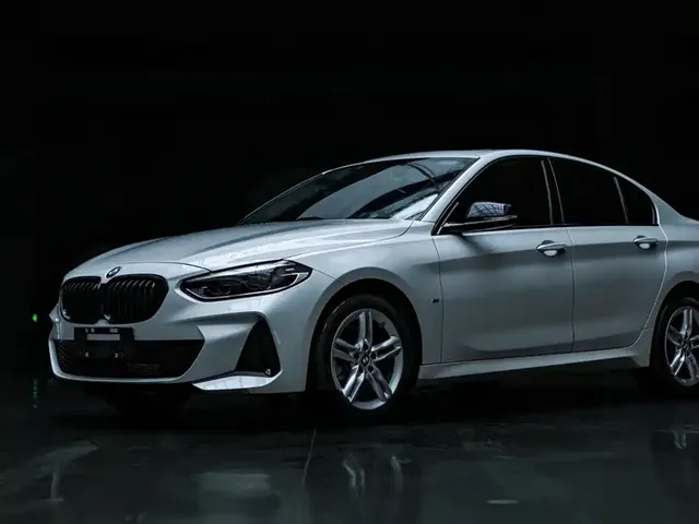 BMW 1 Series 2023 120i M Sport Shadow Edition