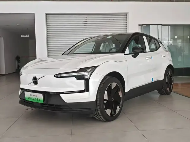 Volvo EX30 2025 RWD Long Range Plus
