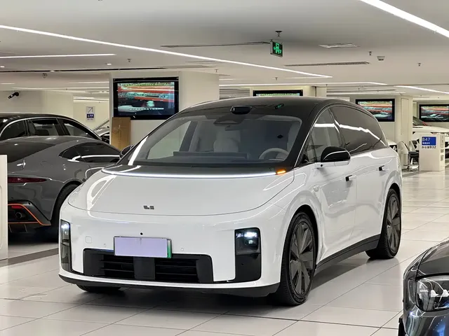 Li Auto Li i8 2025 Standard Edition