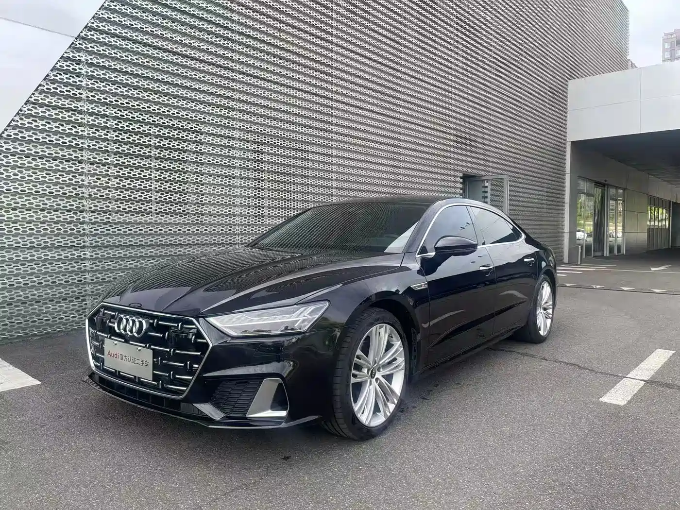 Audi A7L 2024 45 TFSI quattro S-line Black Warrior Edition