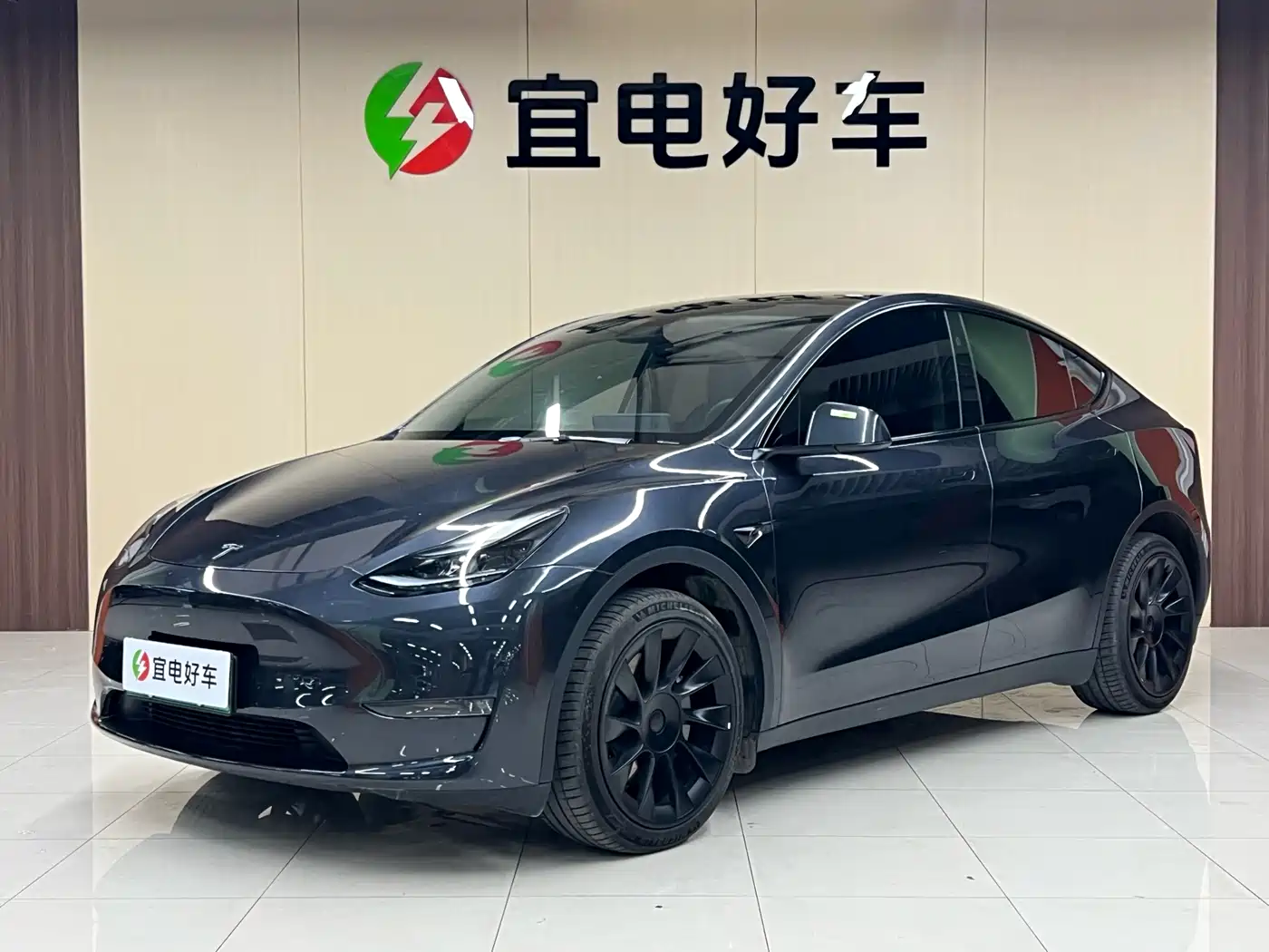 Tesla Model Y 2025 Rear-Wheel Drive