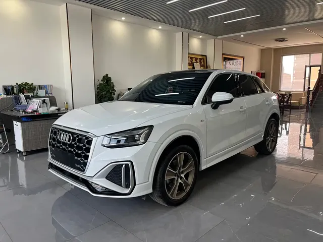 Audi Q2L 2022 35 TFSI Fashion Dynamic