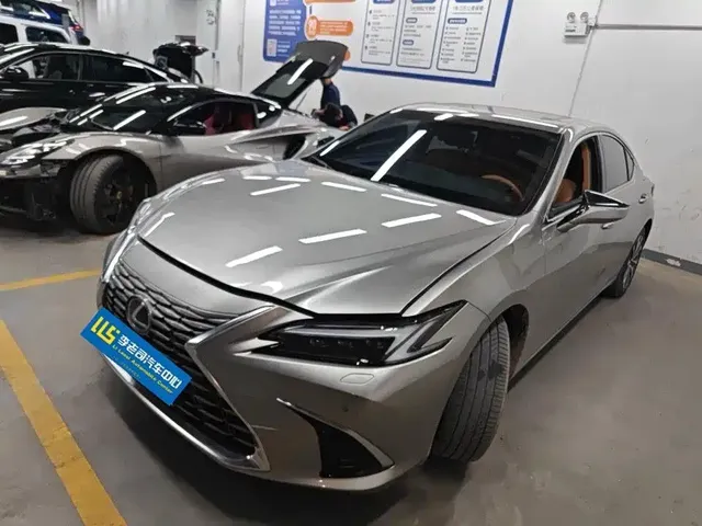 Lexus ES 2025 300h Ultimate Edition
