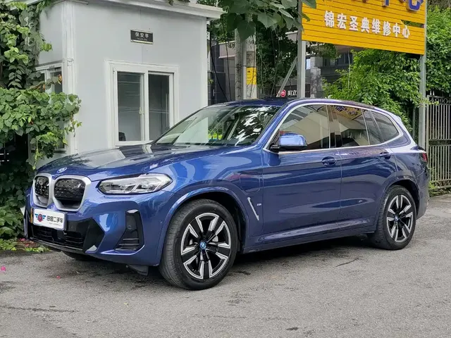 BMW iX3 2022 Leading Edition