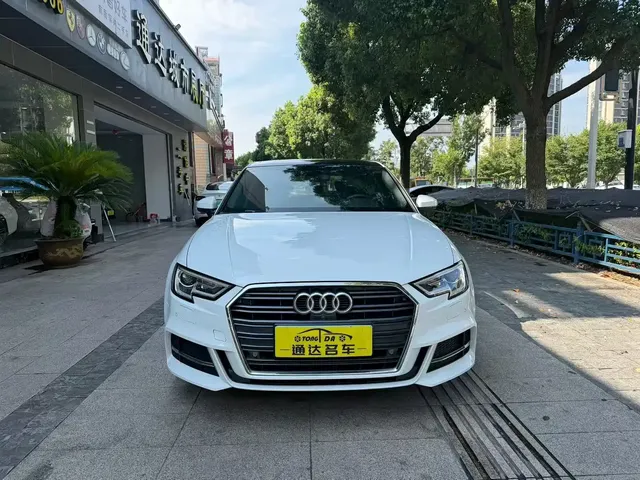 Audi A3 2018 30th Anniversary Limousine 35 TFSI Fashion