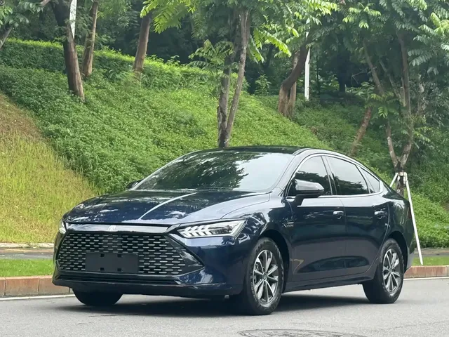 BYD Qin PLUS 2023 Champion Edition DM-i 55KM Leading