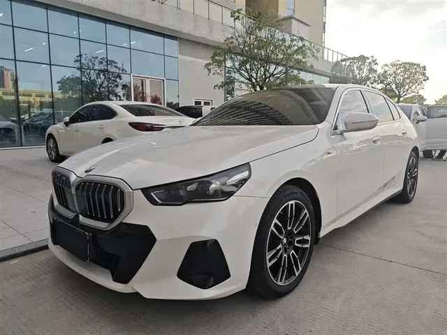 BMW 5 Series 2025 525Li M Sport Package