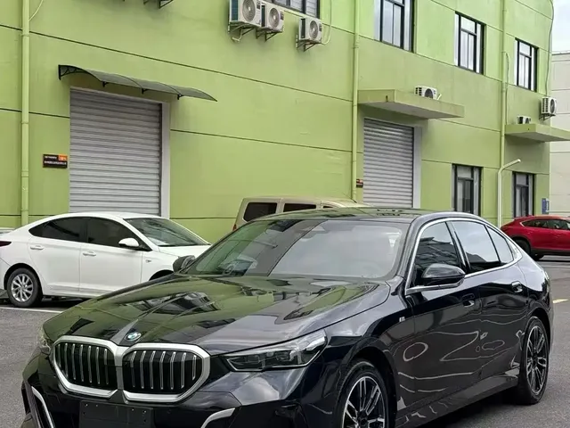 BMW 5 Series 2025 530Li Leading M Sport Package
