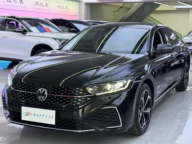 Volkswagen Passat 2025 Outstanding 330TSI Starlight Elite Edition