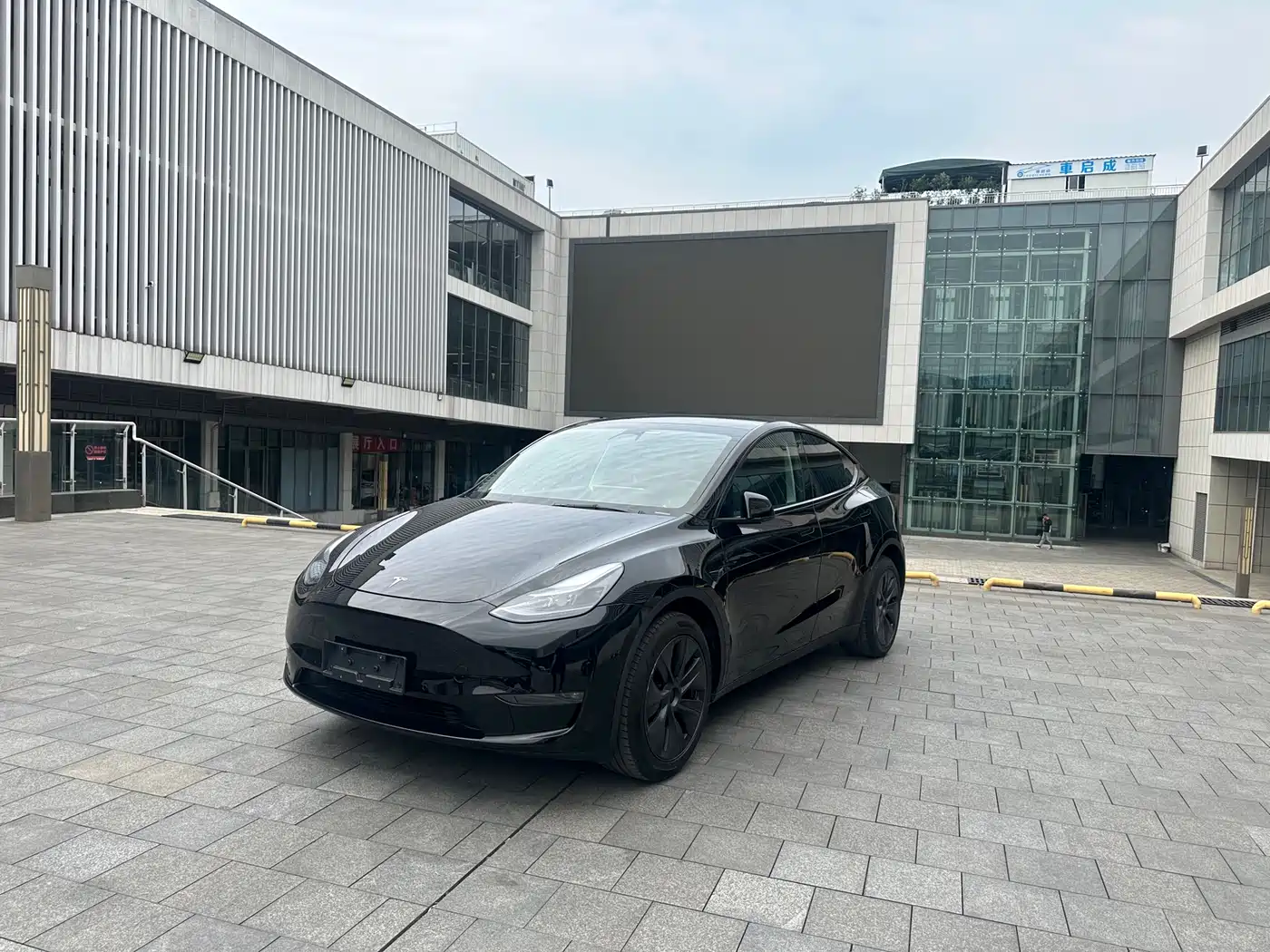 Tesla Model Y 2023 Long Range All-Wheel Drive Edition