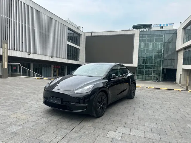 Tesla Model Y 2023 Long Range All-Wheel Drive Edition