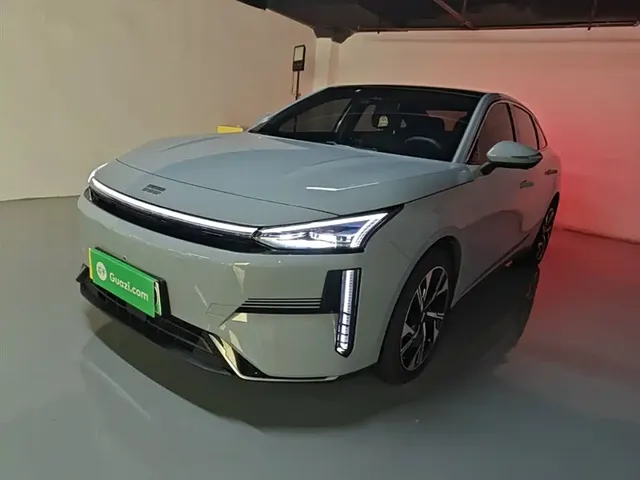 Geely Galaxy L6 2025 EM-i 140km Starship Edition