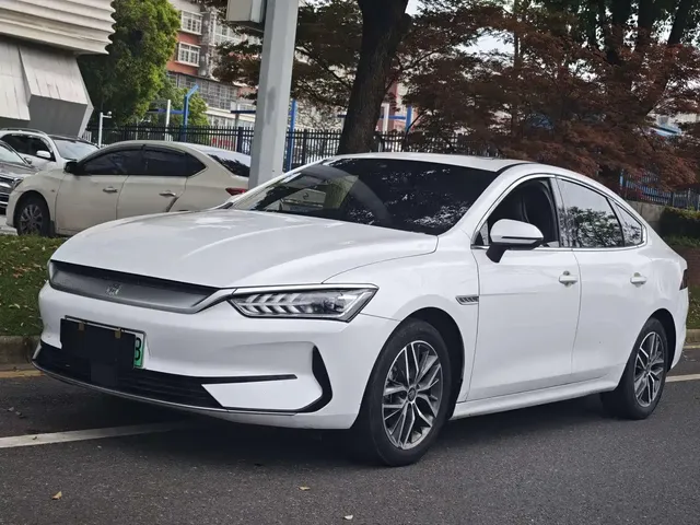 BYD Qin PLUS 2021 EV 400KM Luxury Model