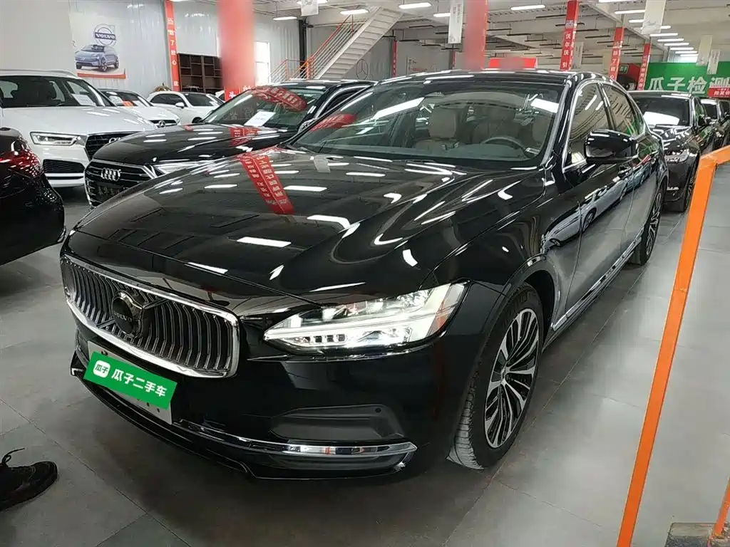 Volvo S90 2024 B5 Momentum Luxury Edition