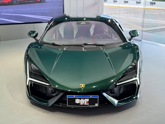 Lamborghini Revuelto 2023 6.5L PHEV Standard
