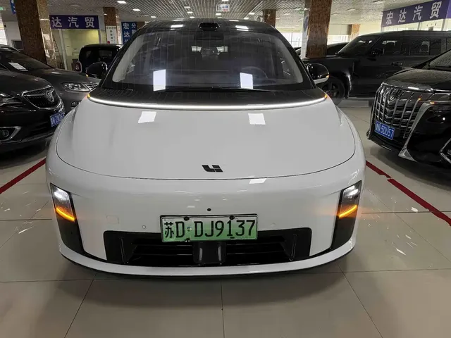 Li Auto Li i8 2025 Standard Edition