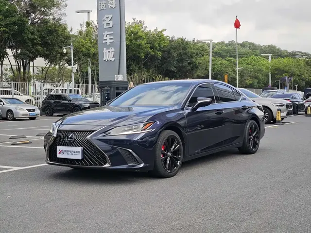 Lexus ES 2022 300h Ultimate Edition