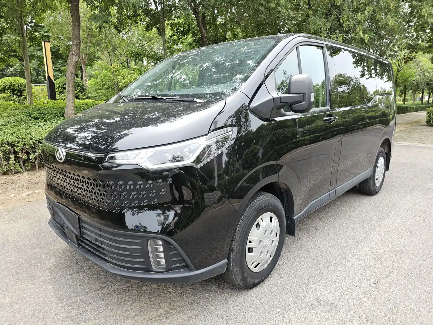 SAIC Maxus Xintu V70 2023 Model 2.0T Elite Edition Automatic Short Wheelbase Low Roof 5/6-Seater