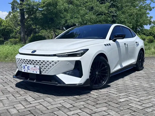 Changan UNI-V 2024 1.5T Deluxe Sport