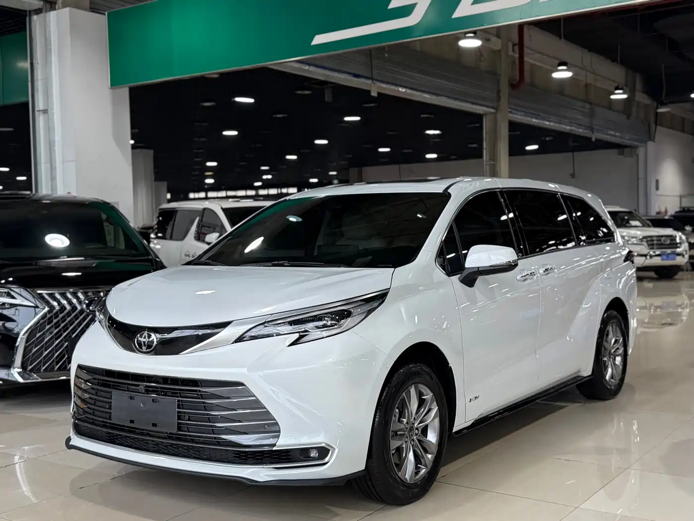 Toyota Sienna 2024 2.5L Hybrid 4WD Premium Edition