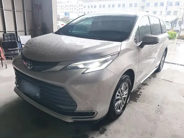 Toyota Sienna 2023 2.5L Hybrid Luxury Edition