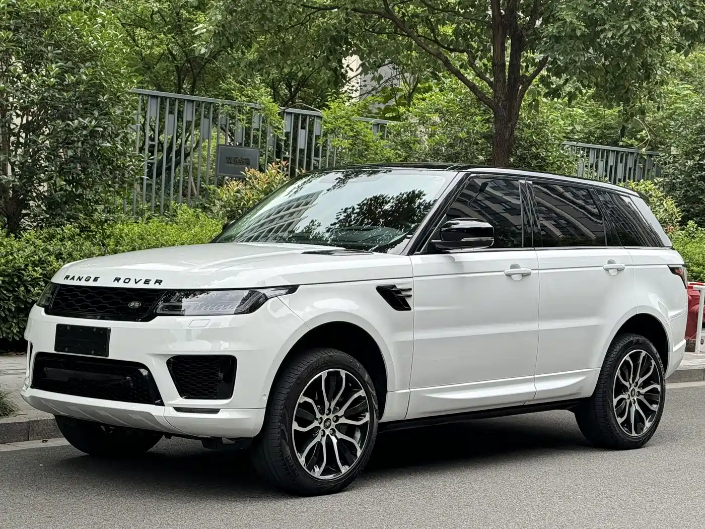 Land Rover Range Rover Sport 2022 3.0 L6 Gloss Black Edition