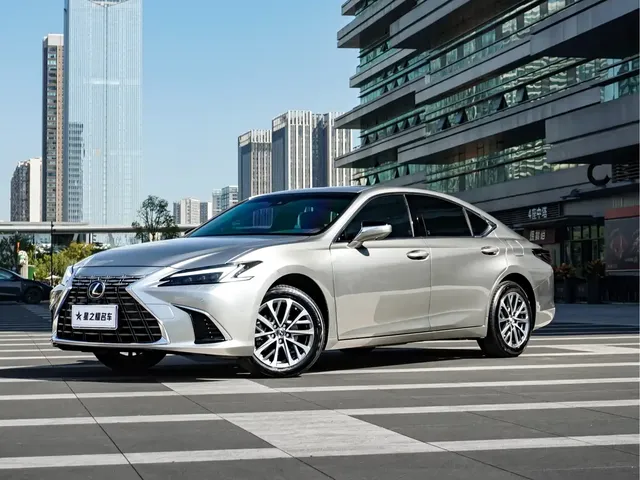 Lexus ES 2025 200 Ultimate Edition