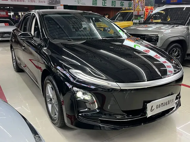 Hongqi E-QM5 2025 610km PLUS