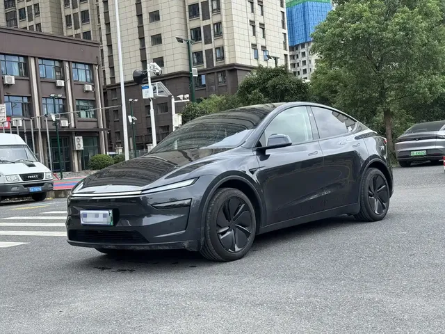 Tesla Model Y 2025 Rear-Wheel Drive
