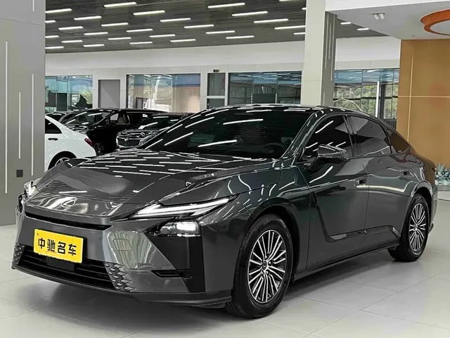 Lexus ES 2025 Model 300h Base Version