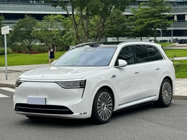 AITO Wenjie AITO M8 2025 Extended Range Ultra 53.4kWh 6-Seater