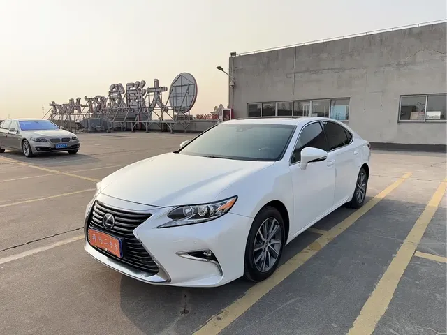 Lexus ES 2015 300h Comfort Edition
