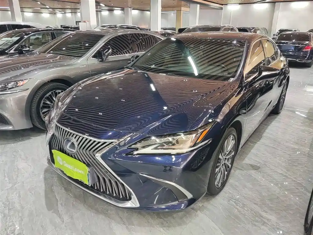 Lexus ES 2020 300h Ultimate Edition