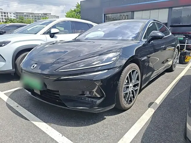 Denza Z9 2024 Model 1100km AWD Max Edition