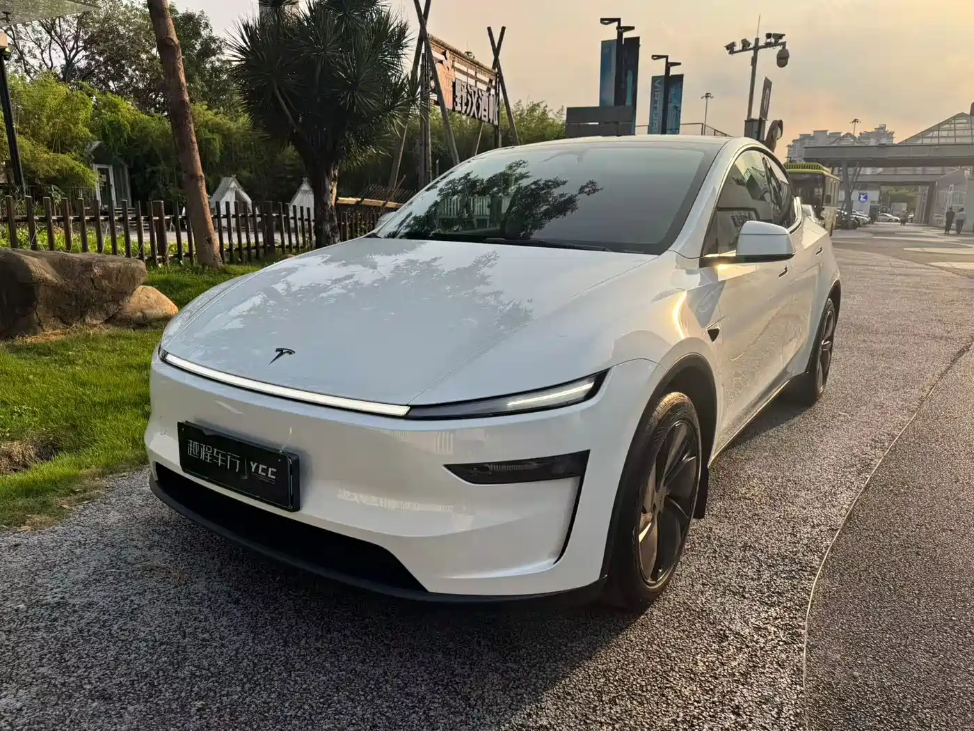 Tesla Model Y 2025 Rear-Wheel Drive