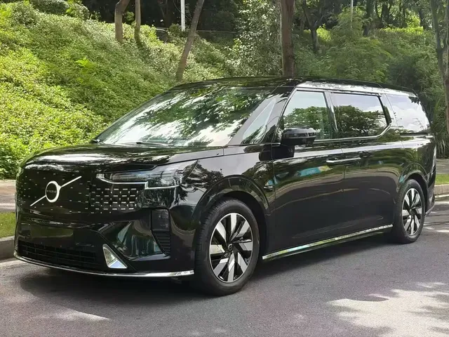 Volvo EM90 2025 Ultra Six-Seater