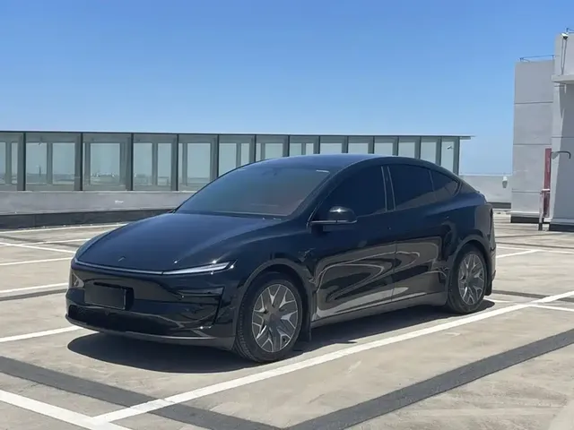 Tesla Model Y L 2025 Facelift Long Range AWD