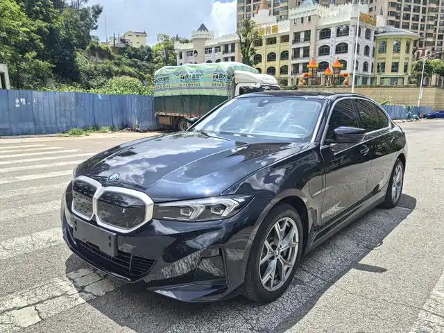 BMW i3 2024 eDrive 35 L