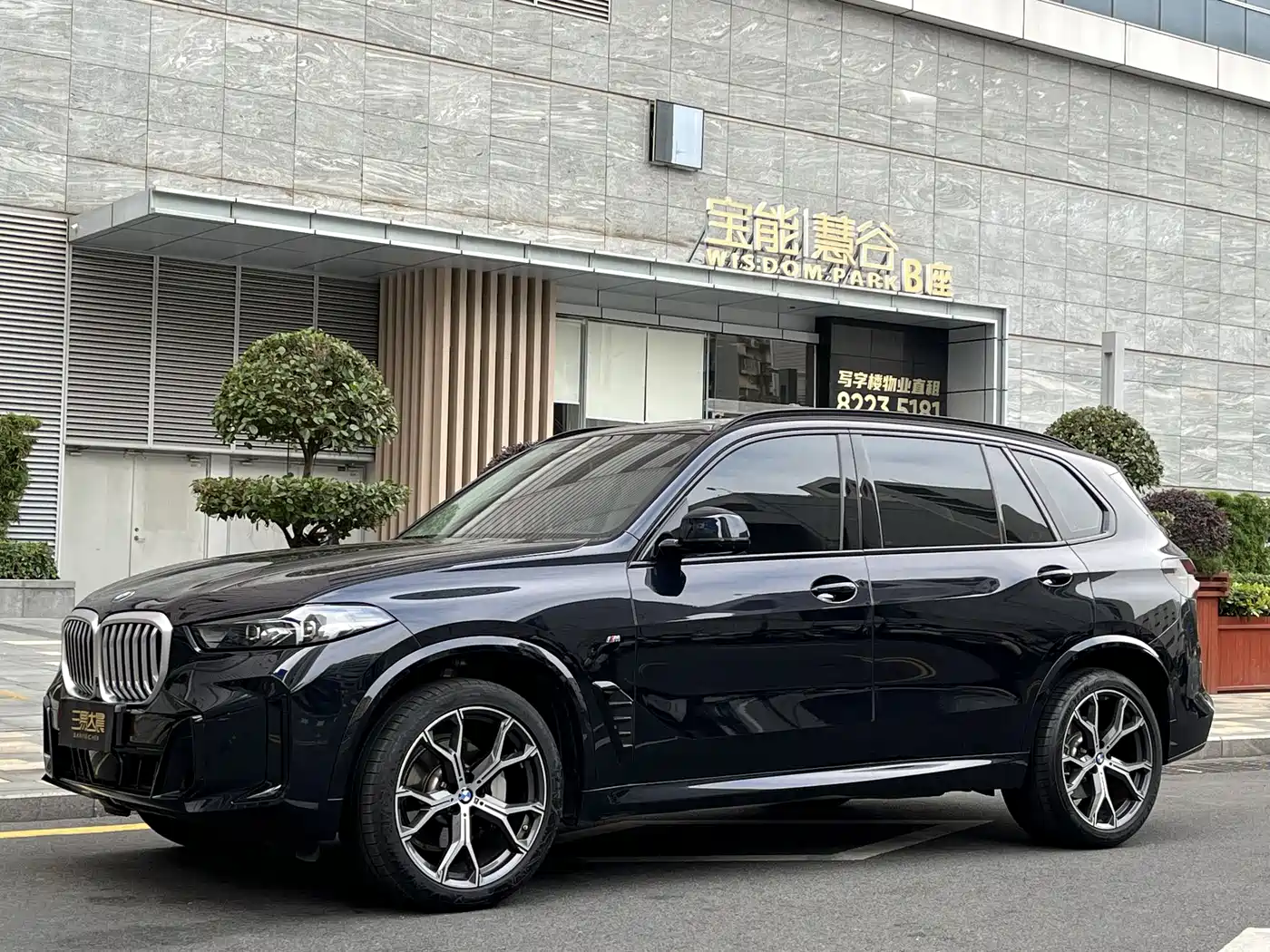 BMW X5 2025 Model xDrive 30Li Exclusive M Sport Blackout Package