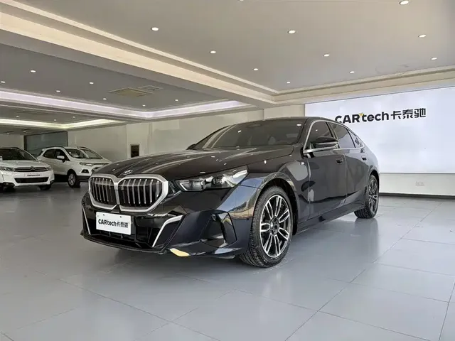 BMW 5 Series 2025 530Li Leading M Sport Package