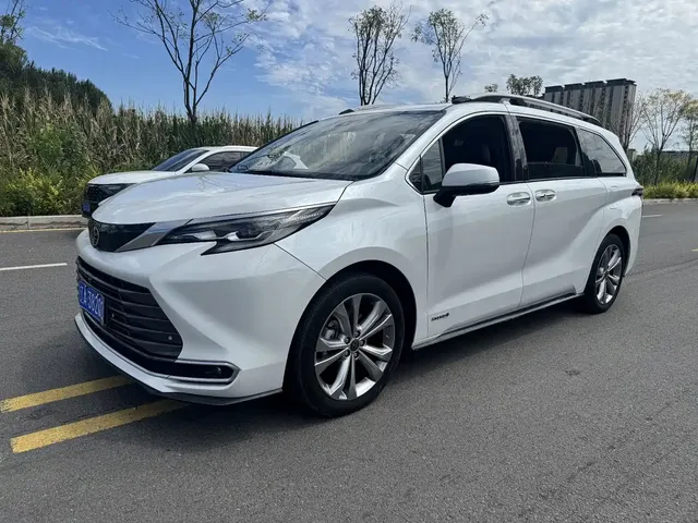 Toyota Sienna 2023 2.5L Hybrid Premium Edition