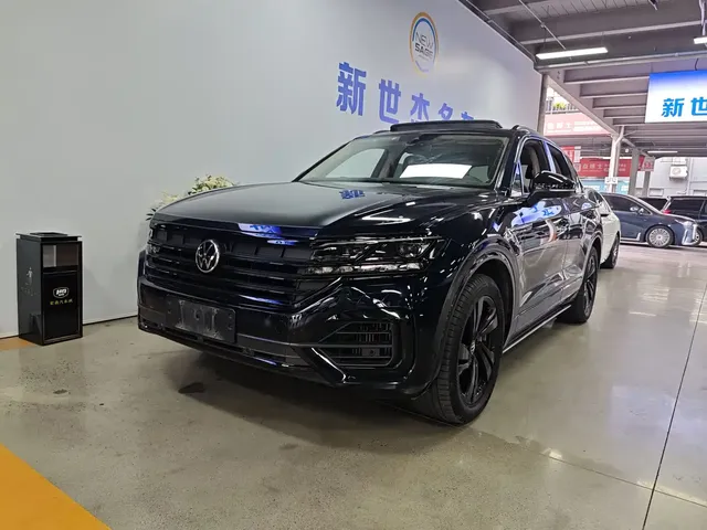 Volkswagen Touareg 2021 3.0TSI Sharp Edition with Gloss Black Sports Package