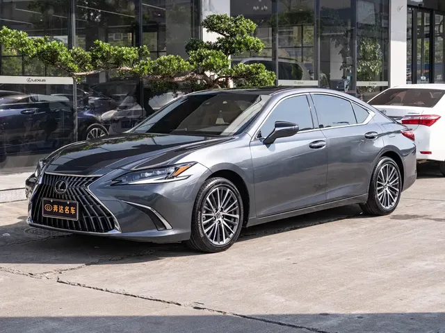 Lexus ES 2022 300h Ultimate Edition